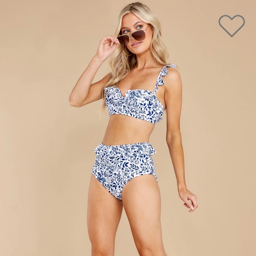 Blue & White Dive In Glam Navy Floral Bikini from Red Dress Size Medium